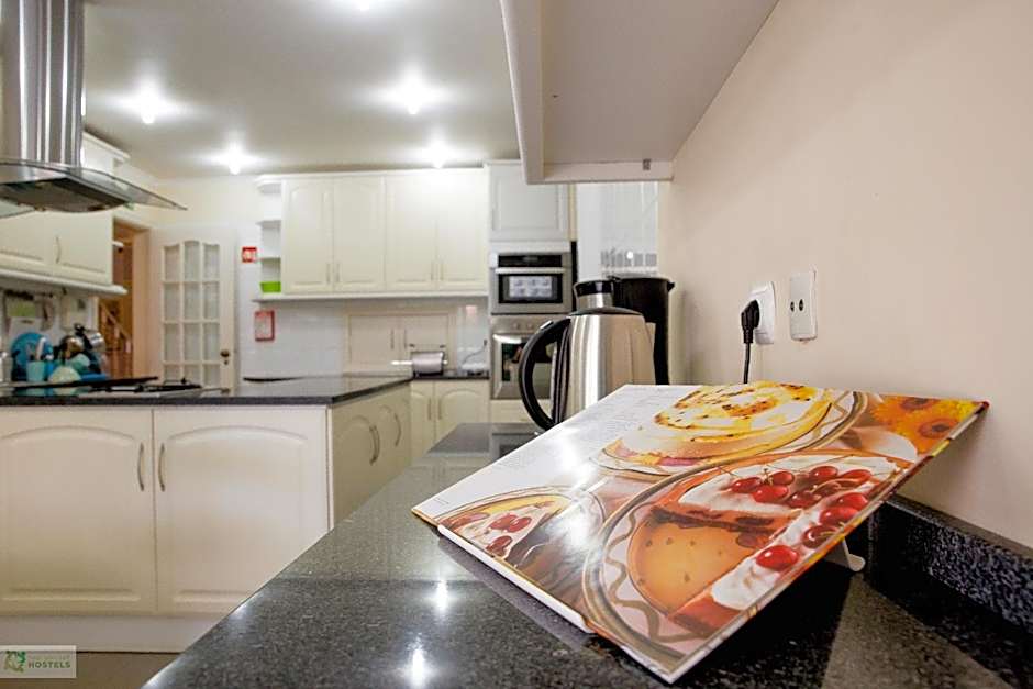 Help Yourself Hostels - Carcavelos Coast