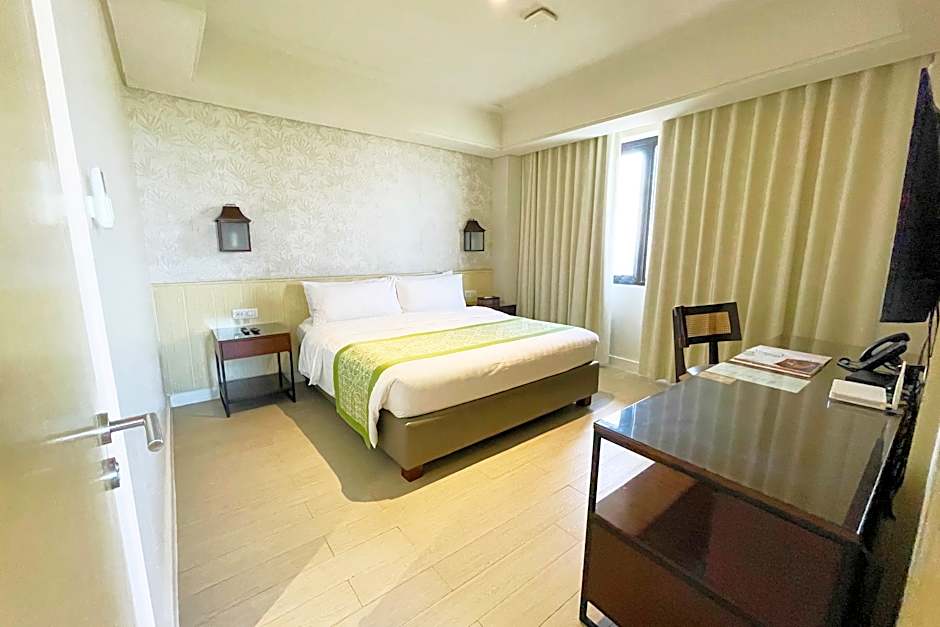 Photo 1 of 18 of Junior Suite