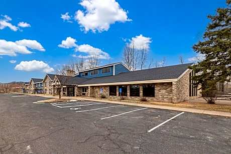 AmericInn by Wyndham White Bear Lake St. Paul