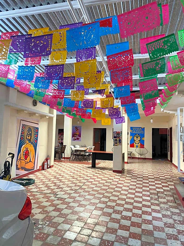 Hostal mil Mascaras