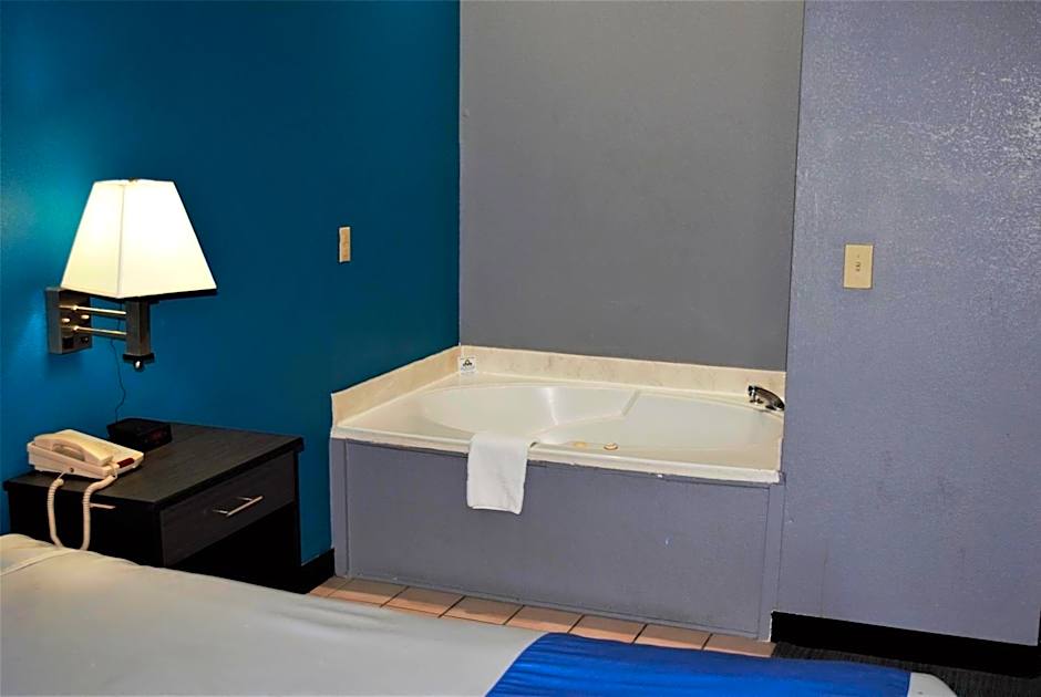 Days Inn by Wyndham Montgomery
