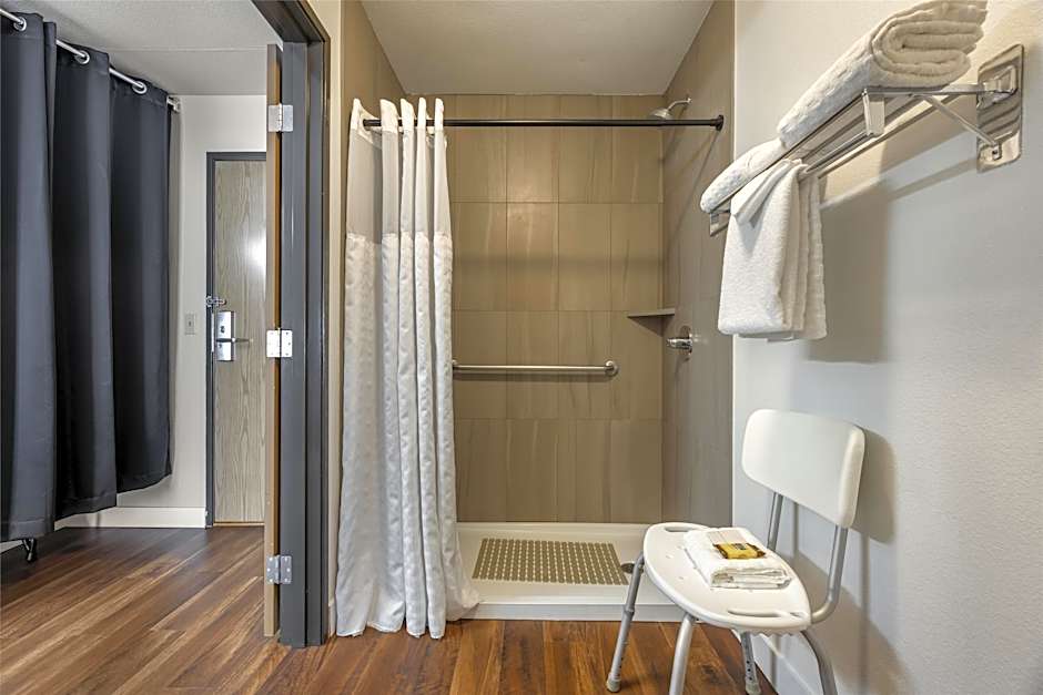 Photo 1 of 4 of 1 King Bed, Hearing Accessible