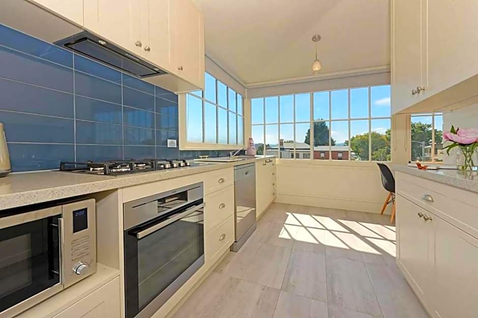 The Lollyshop Apartment in Battery Point