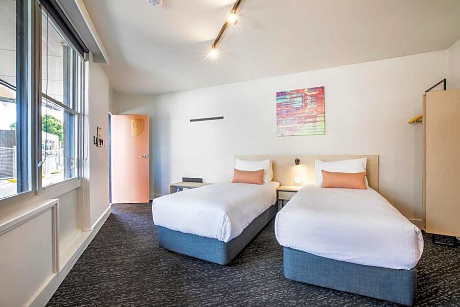 Nightcap at Glengala Hotel