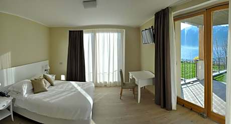 Junior Suite with Lake View