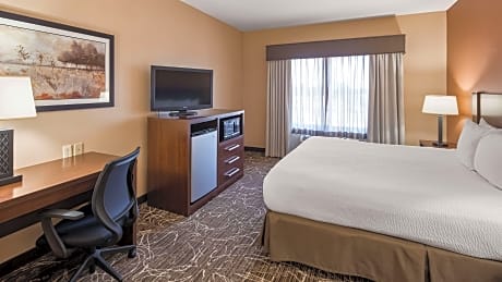 1 King Bed, Non-Smoking, High Speed Internet Access, Microwave, Refrigerator, Full Breakfast