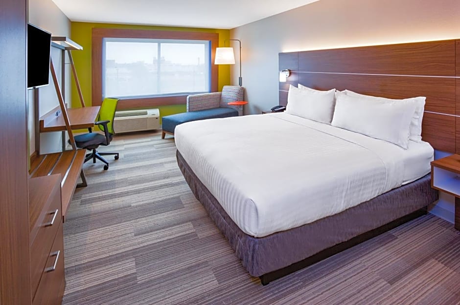 Holiday Inn Express and Suites Des Moines Downtown, an IHG Hotel