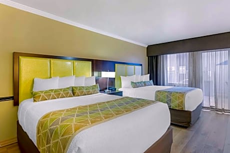Queen Room with Two Queen Beds and Bath Tub - Disability Access