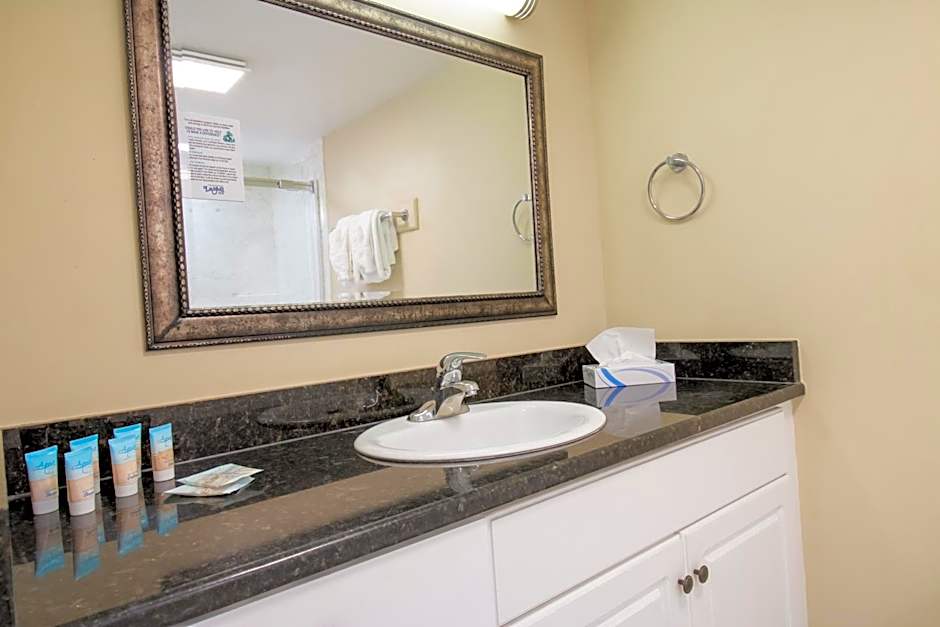 Oceanfront Litchfield Inn