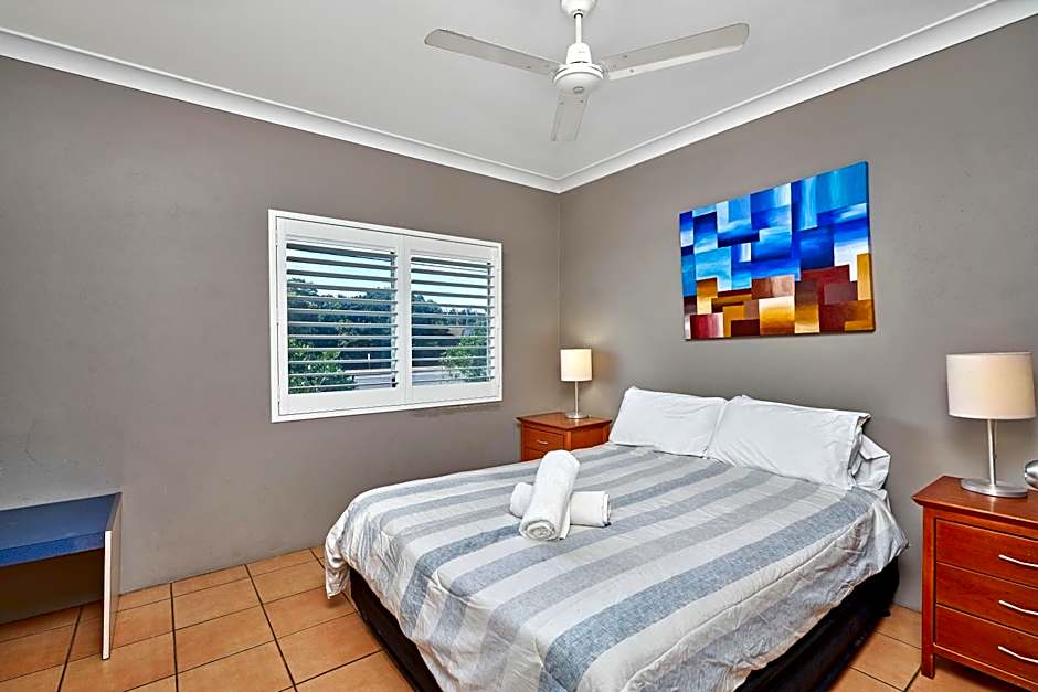 Cairns Reef Apartments & Motel