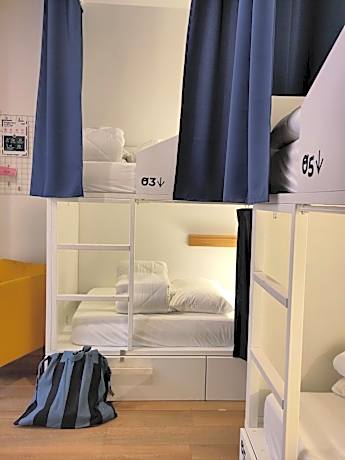 Bunk Bed in 6-Bed Mixed Dormitory Room