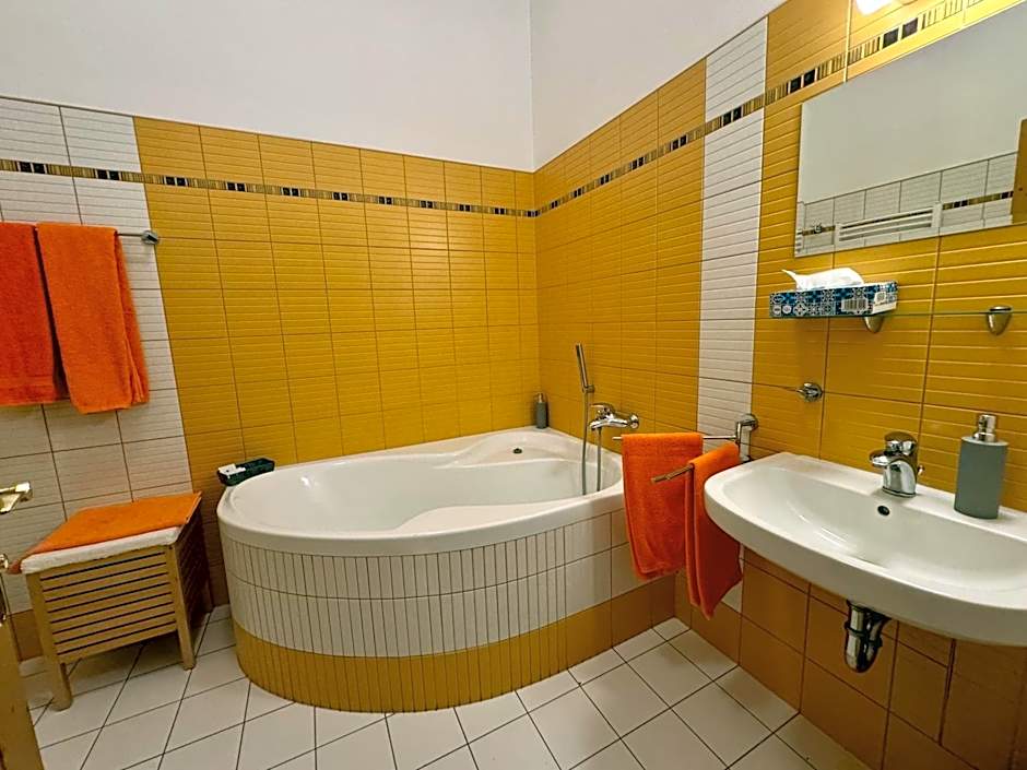 Hotelový a jezdecký areál Dvůr Krutěnice