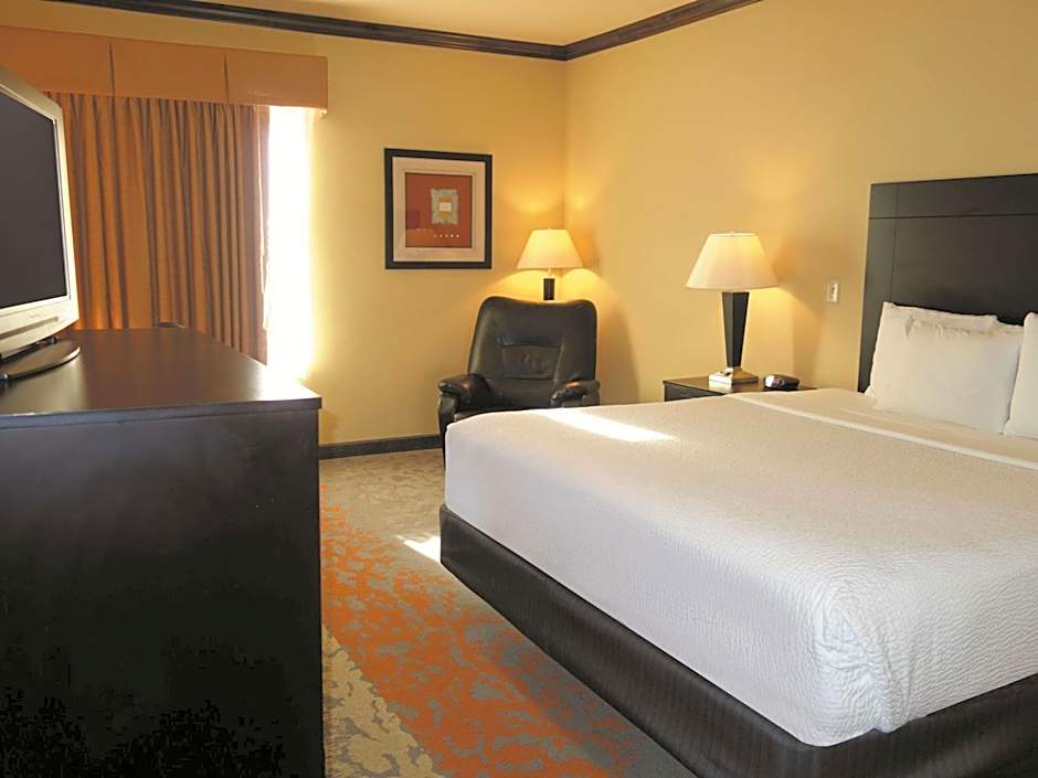 Photo 1 of 3 of Deluxe 1 King Bed