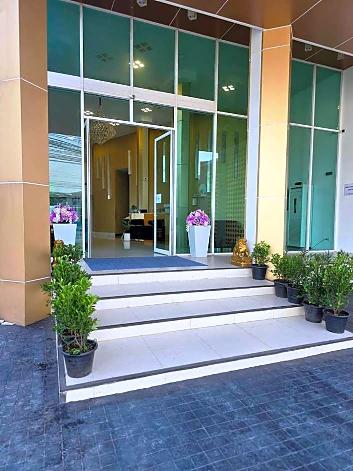 Convenient Grand Plus Hotel Suvarnabhumi