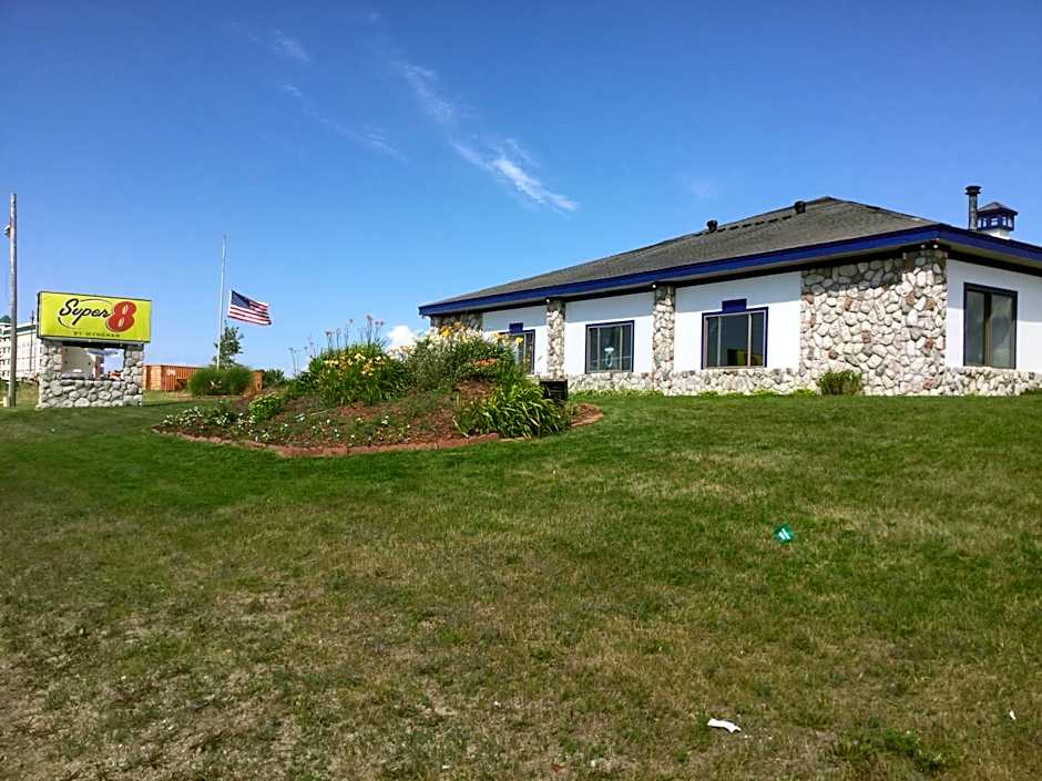 Super 8 by Wyndham Petoskey