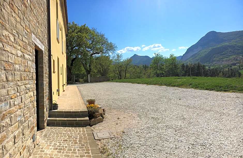 Amico Country House