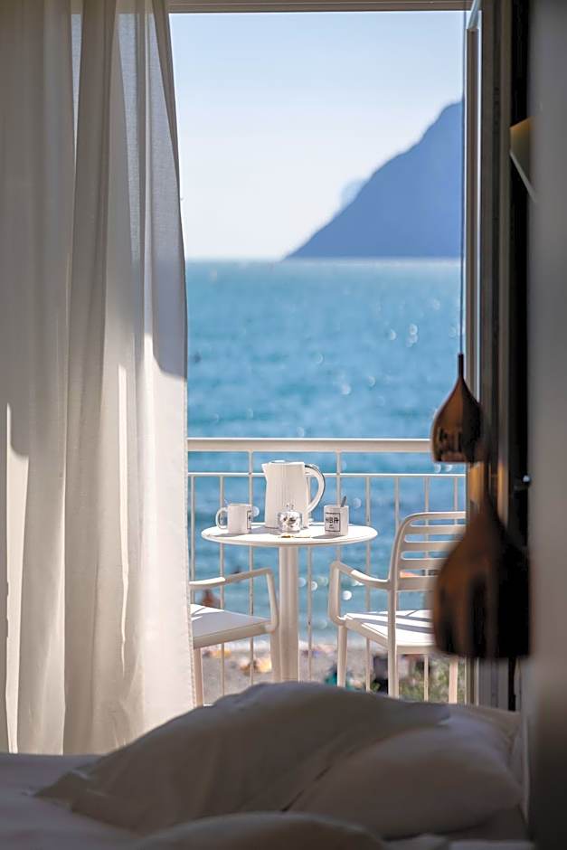 Hotel Baia Azzurra - Lake Front