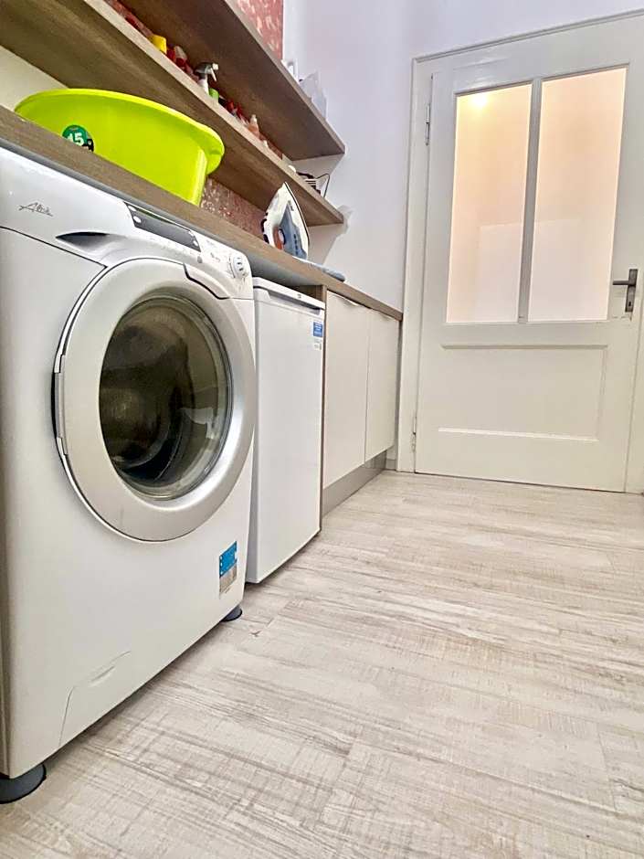 BRIBANO HOSTEL & bike sharing-workers and tourists hospitality