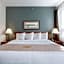 Lakeview Inns & Suites - Okotoks