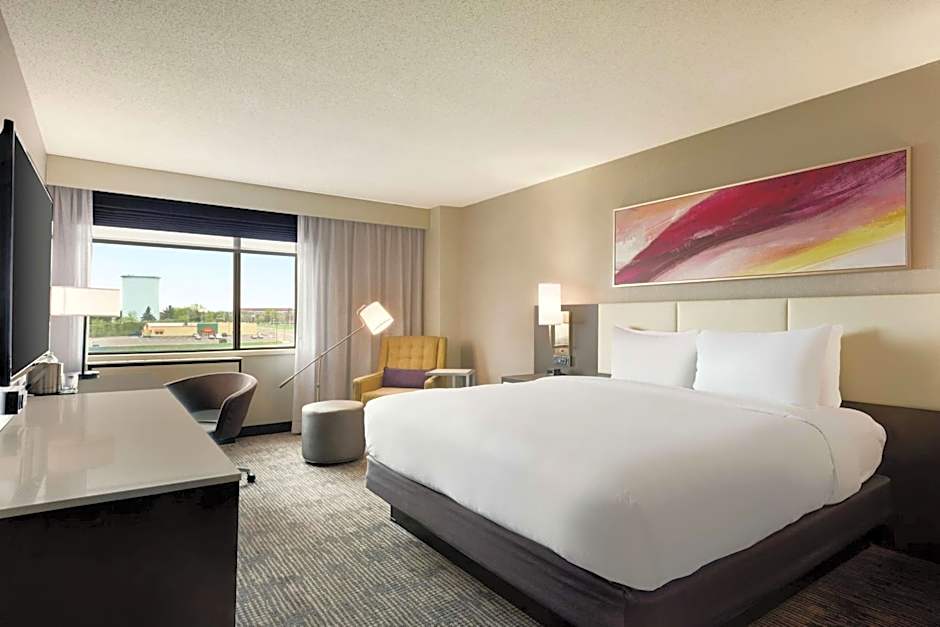 DoubleTree by Hilton St. Paul East