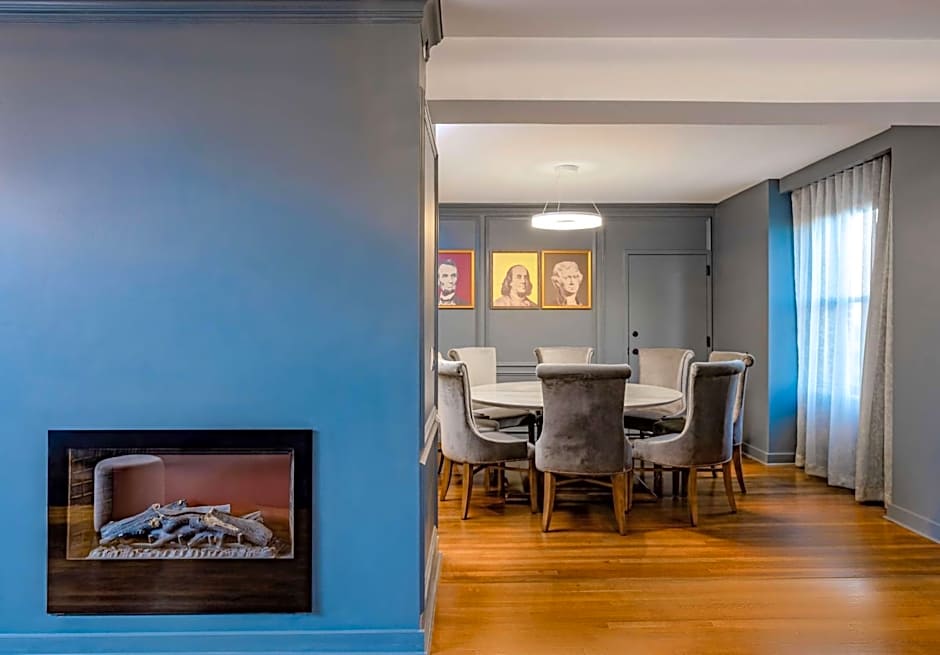 Hotel Fort Des Moines, Curio Collection by Hilton