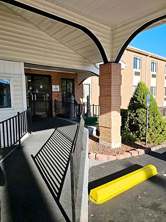 Super 8 by Wyndham Hillsville