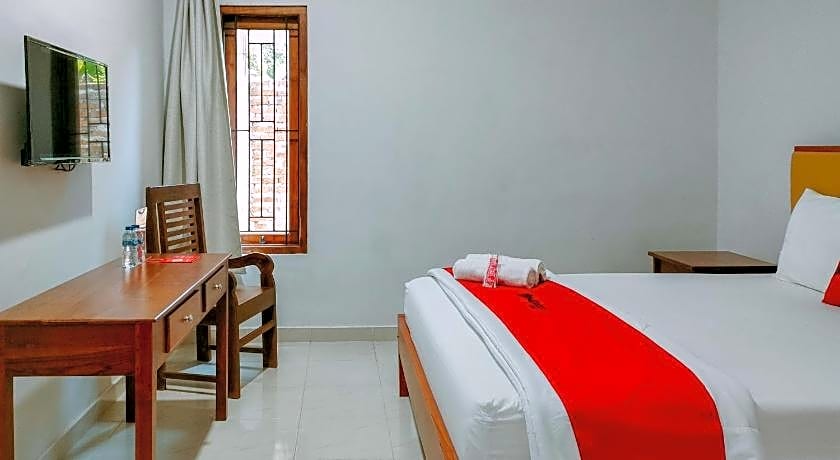 RedDoorz at Omah Candi Sari near Airport YIA
