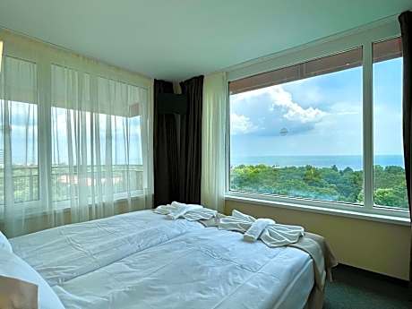 Quadruple Room with Sea View