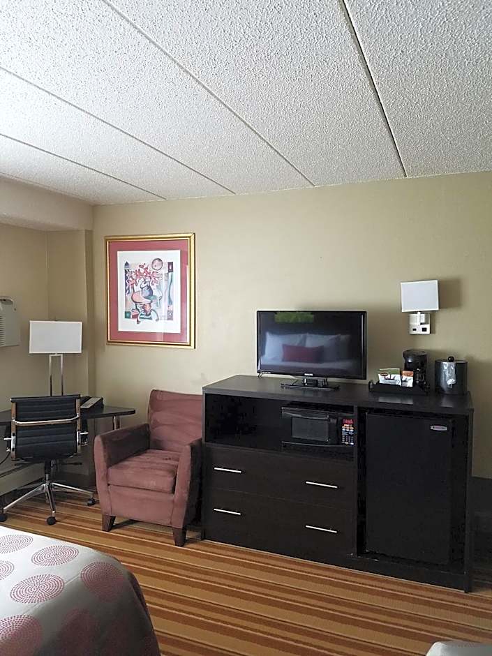 Ramada by Wyndham Minneapolis Golden Valley