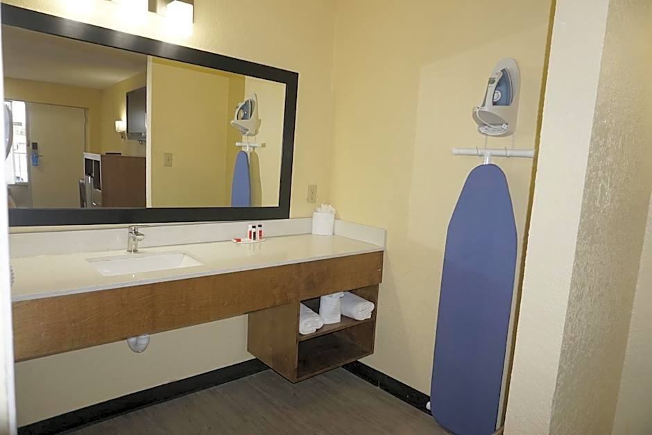 Days Inn by Wyndham Apopka/Orlando