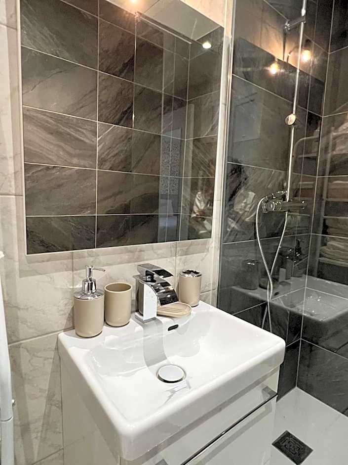 Charmant studio loggia Metro 3pers wifi