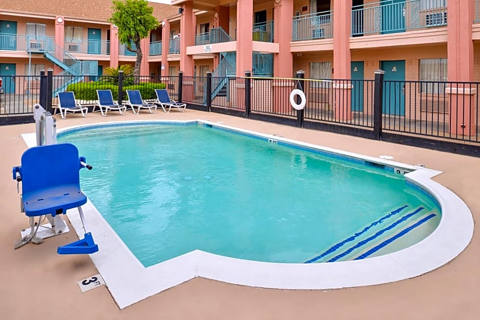 Americas Best Value Inn Clute