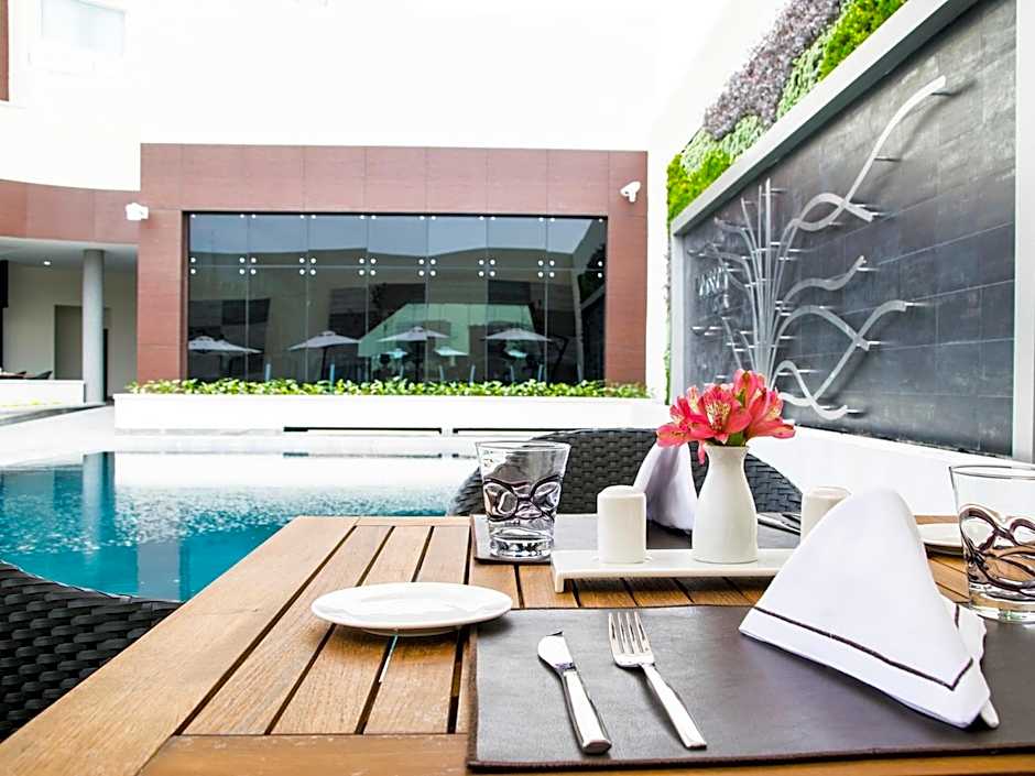 HS HOTSSON Hotel Irapuato