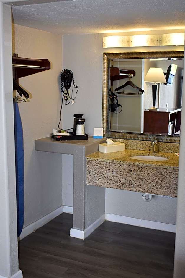 Days Inn by Wyndham Wildwood I-75