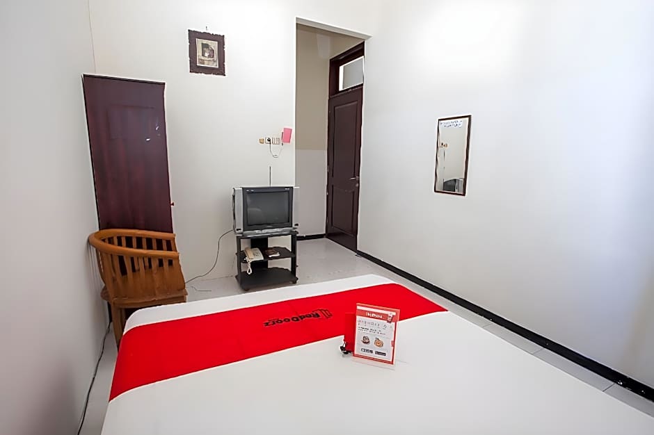 RedDoorz @ Raya Ngagel 2