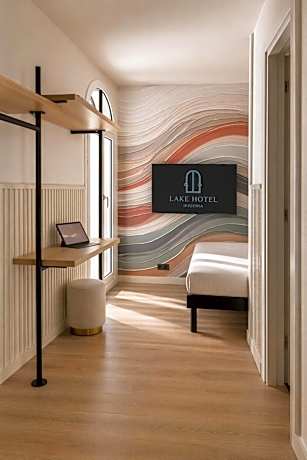 Double or Twin Room with Lake View