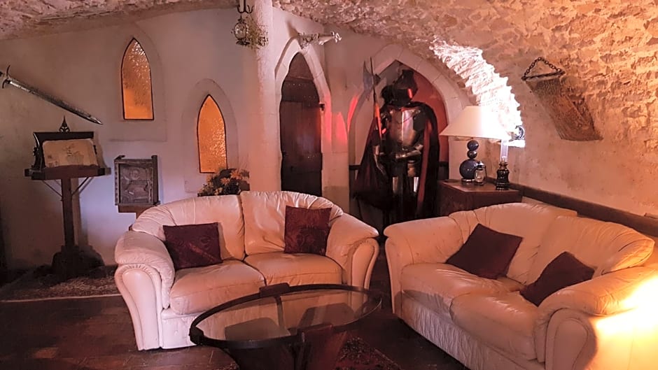 Suite Médiévale 40m2 chambre d' hôte du Mas Fabrègue