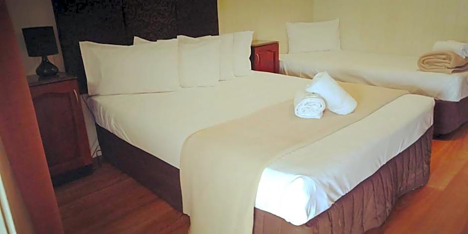 Country Plaza Motor Inn