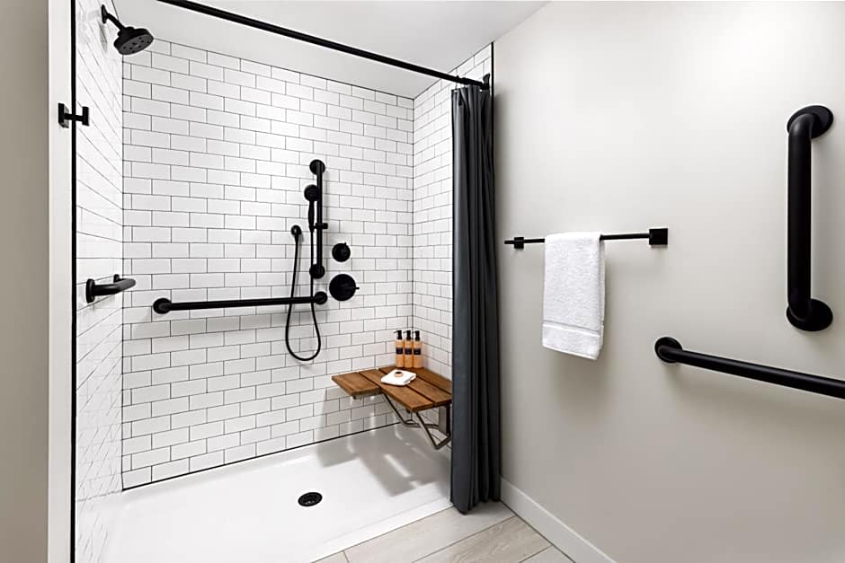 The Pell - JDV by Hyatt