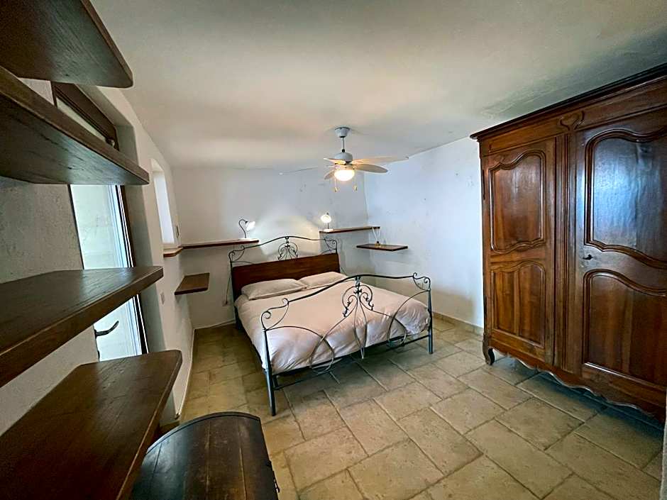 Oliventu - Tra gli ulivi sul mare