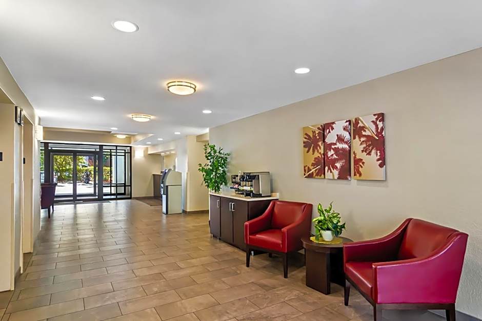 Red Roof PLUS+ Jacksonville - Southpoint