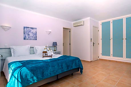 Four Bedroom Villa with ..