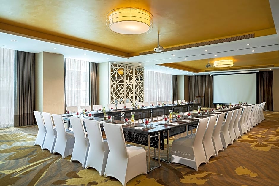 Renaissance by Marriott Ahmedabad Hotel