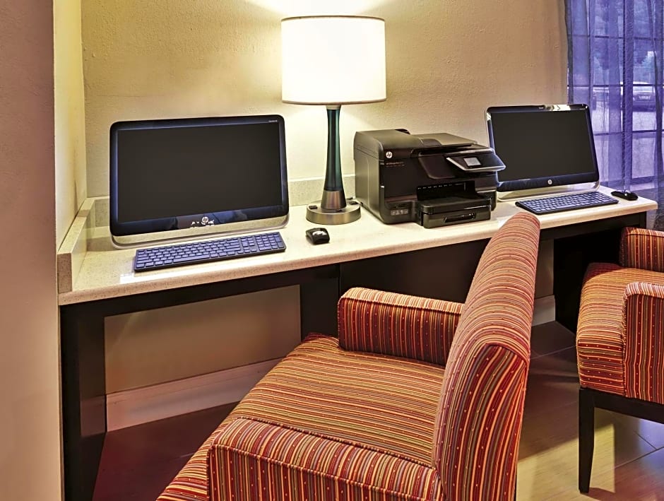 La Quinta by Wyndham Elkview - Charleston NE