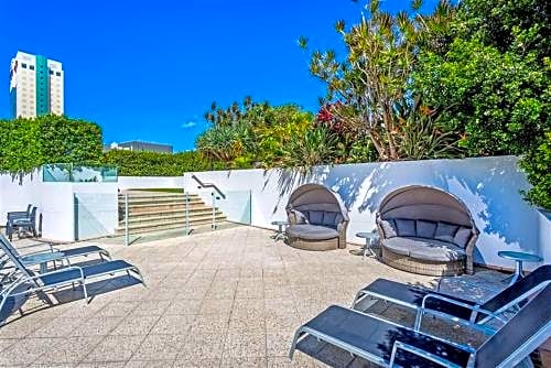 Legends Hotel Penthouse Lvl Spa Suite in Surfers Paradise
