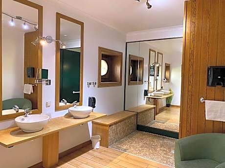 Suite (4 Adults) - Disability Access