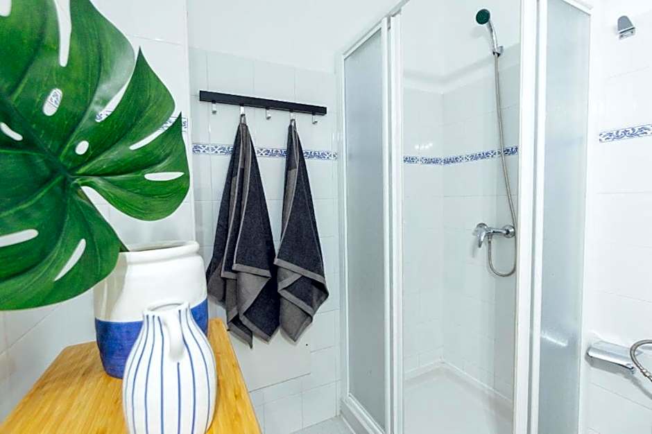 Central location in a great complex with 300mbps internet