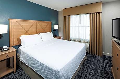 One-Bedroom King Suite