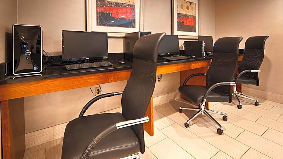 Days Inn by Wyndham Englewood Dayton Airport