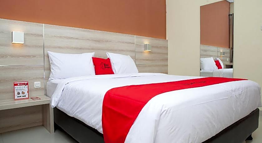 RedDoorz Plus near Pasundan University